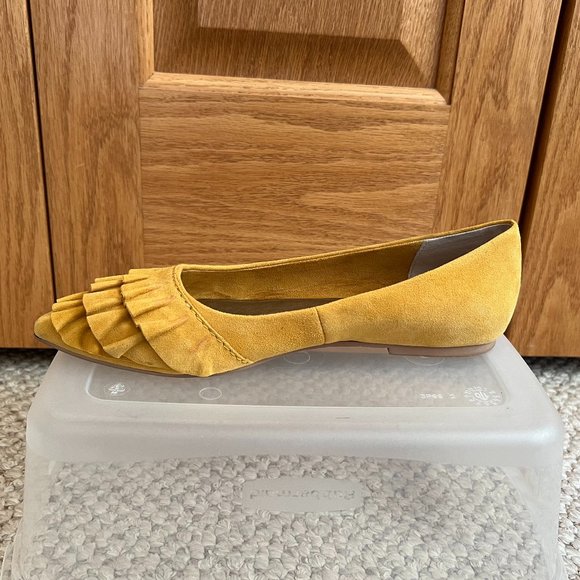 SEYCHELLES - Downstage Mustard Ruffled Flat - Good Condition - Picture 8 of 12